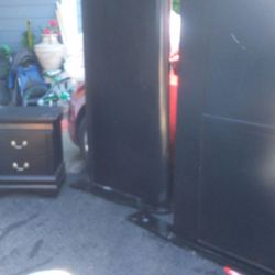 Black frame Queen slay bed no screws needed