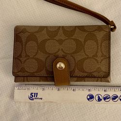 Pre-Owned Canvas Coated Coach Wallet (Riverside)