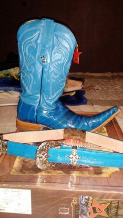 Los Altos Boots..Real Eel Skin belt and Boots. Size 13 wore 3 times 9/10 condition.250$ obo