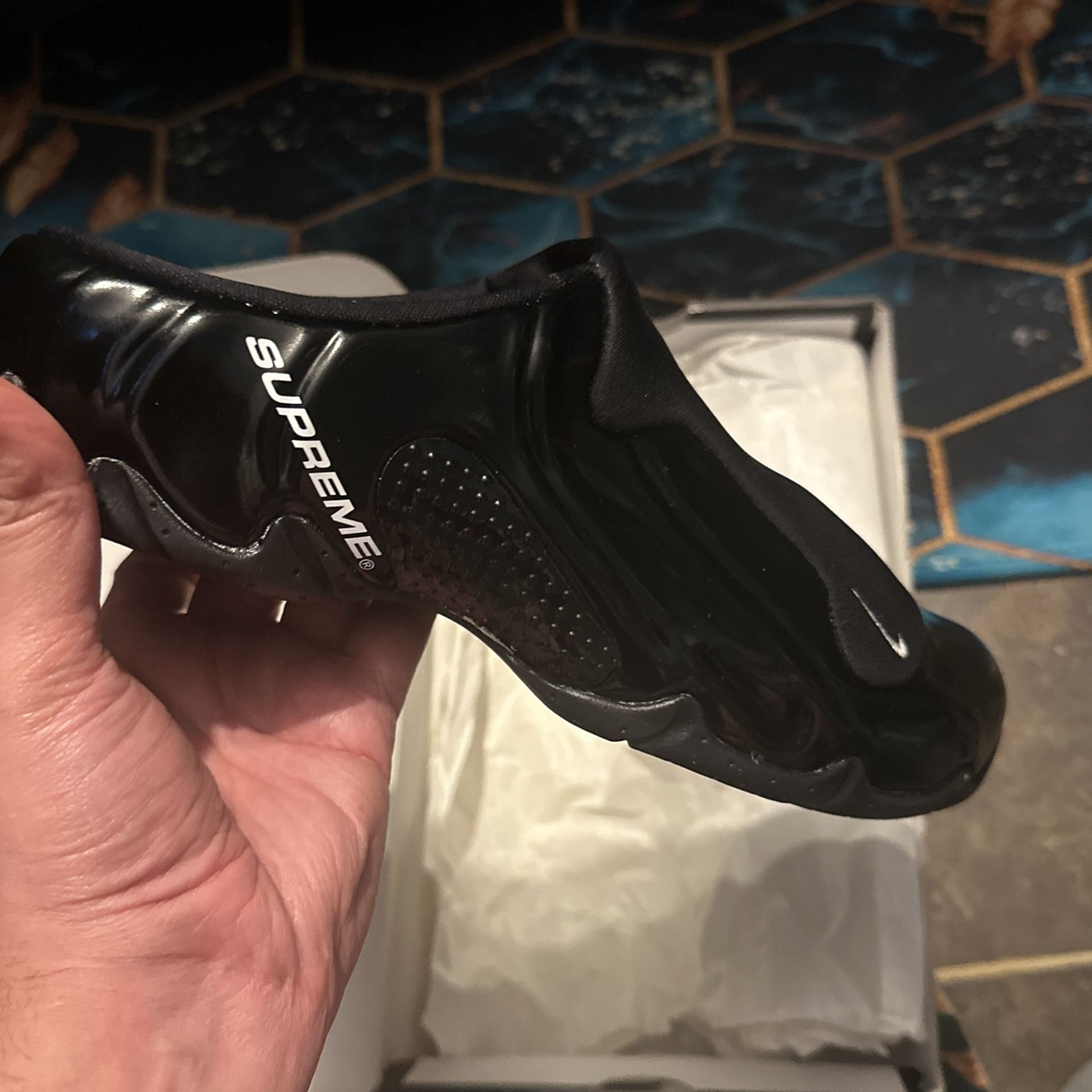 nike clogposite supreme size 8