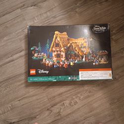 Brand New Disney Snow White And The Seven Dwarfs