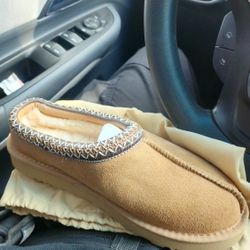 Uggs Slippers 