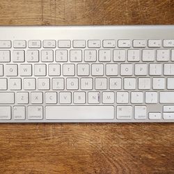 Apple A1314 Wireless Keyboard