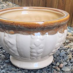 Like New Beautiful Ceramic Pot H-9"× W-11 7/8"