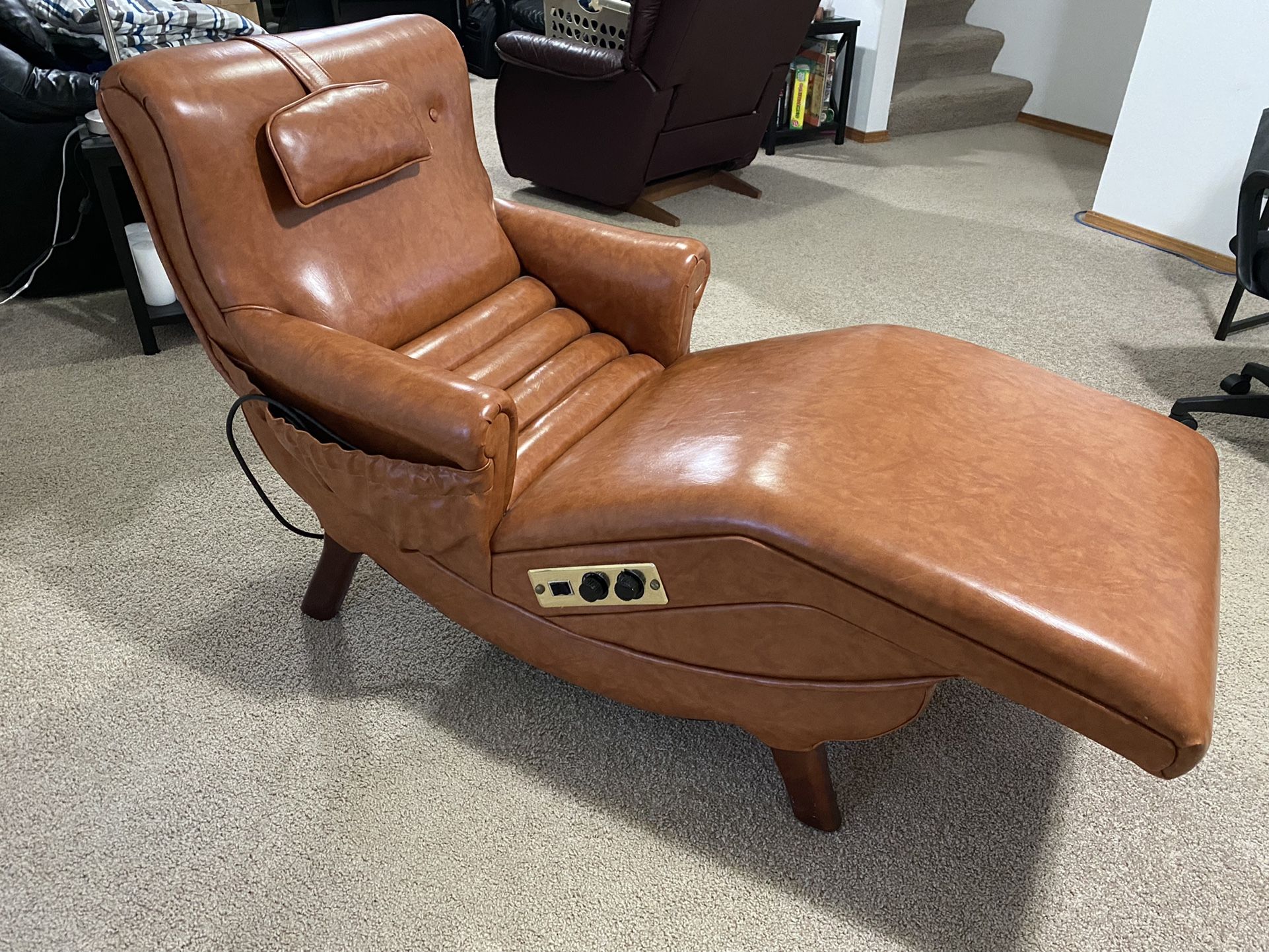 Vintage Contour Lounge Chair