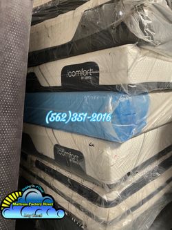New memory foam king size mattress and Boxspring bed set