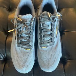 Brooks Launch men 12