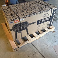 Traeger Traeger Flatrock 3-Burner Zone Grill, Propane Black Flat Top Griddle