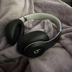 Beats Studio Pro