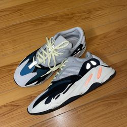 ADIDAS YEEZY BOOST 700 US10