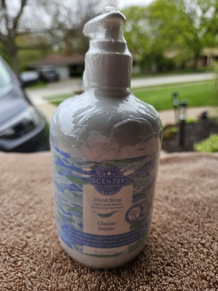 New Sealed Glacier White Scentsy Pump Hand Soap