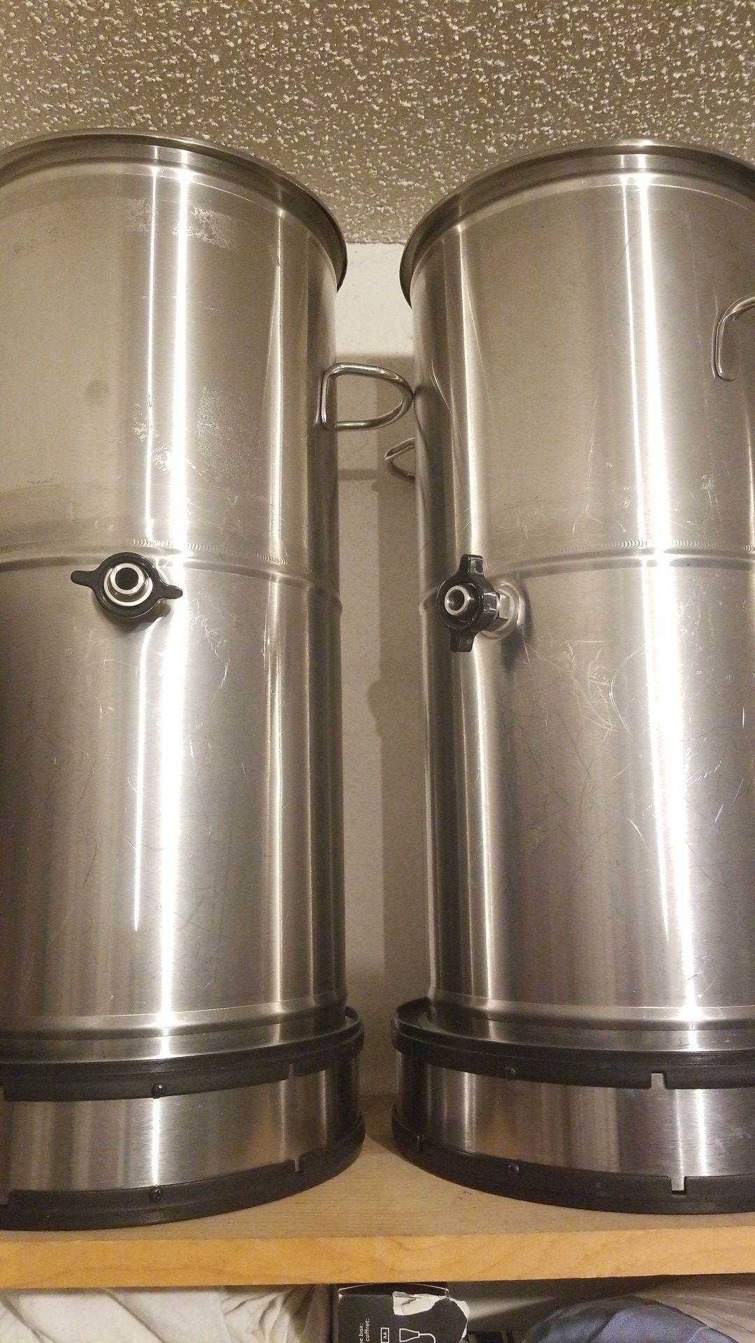 Restaurant style tea/punch dispensers