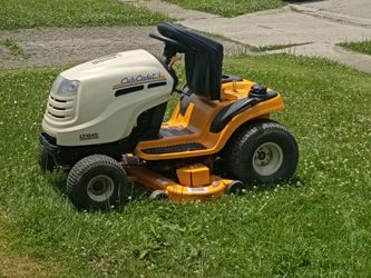 Cub Cadet LT1045 Riding Lawn Mower
