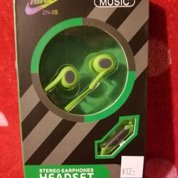 Skullcandy Samsung JVC Apple iPhone
Aux earbuds headphones ear bud many different types of Earbuds  available Bz1