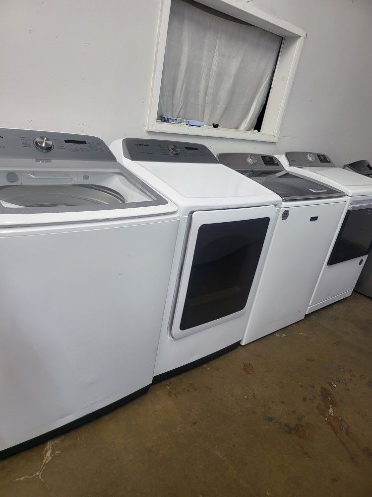 SAMSUNG SET STEAM WASHER AND GAS DRYER