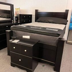 SPECIAL] Mirlotown Poster Bedroom Set