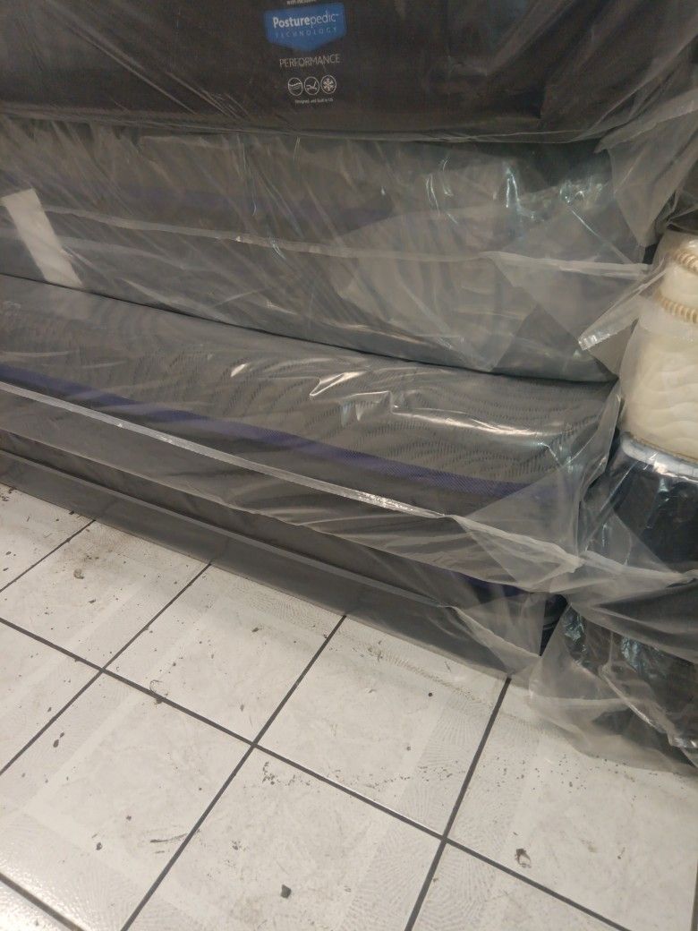 🥳🥳🥳 $249 Eastern King Memory Foam Mattress Now Available $249 😮😮😮