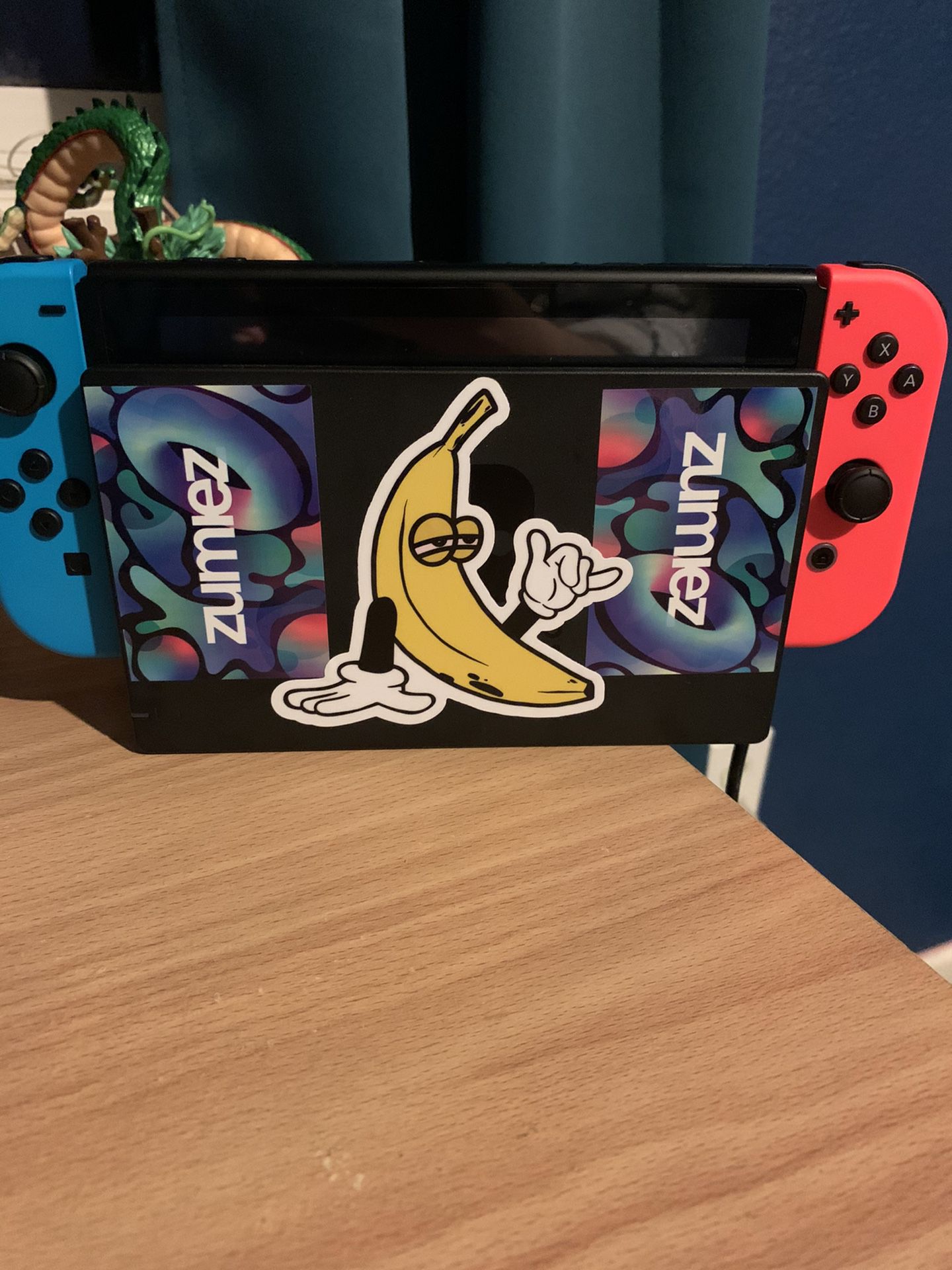 Nintendo switch (custom sticker made)