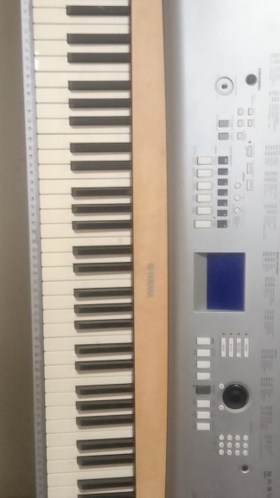 YAMAHA. PORTABLE. GRAND. DGX. 620. KEYBOARD (READ THE FULL DESCRIPTION