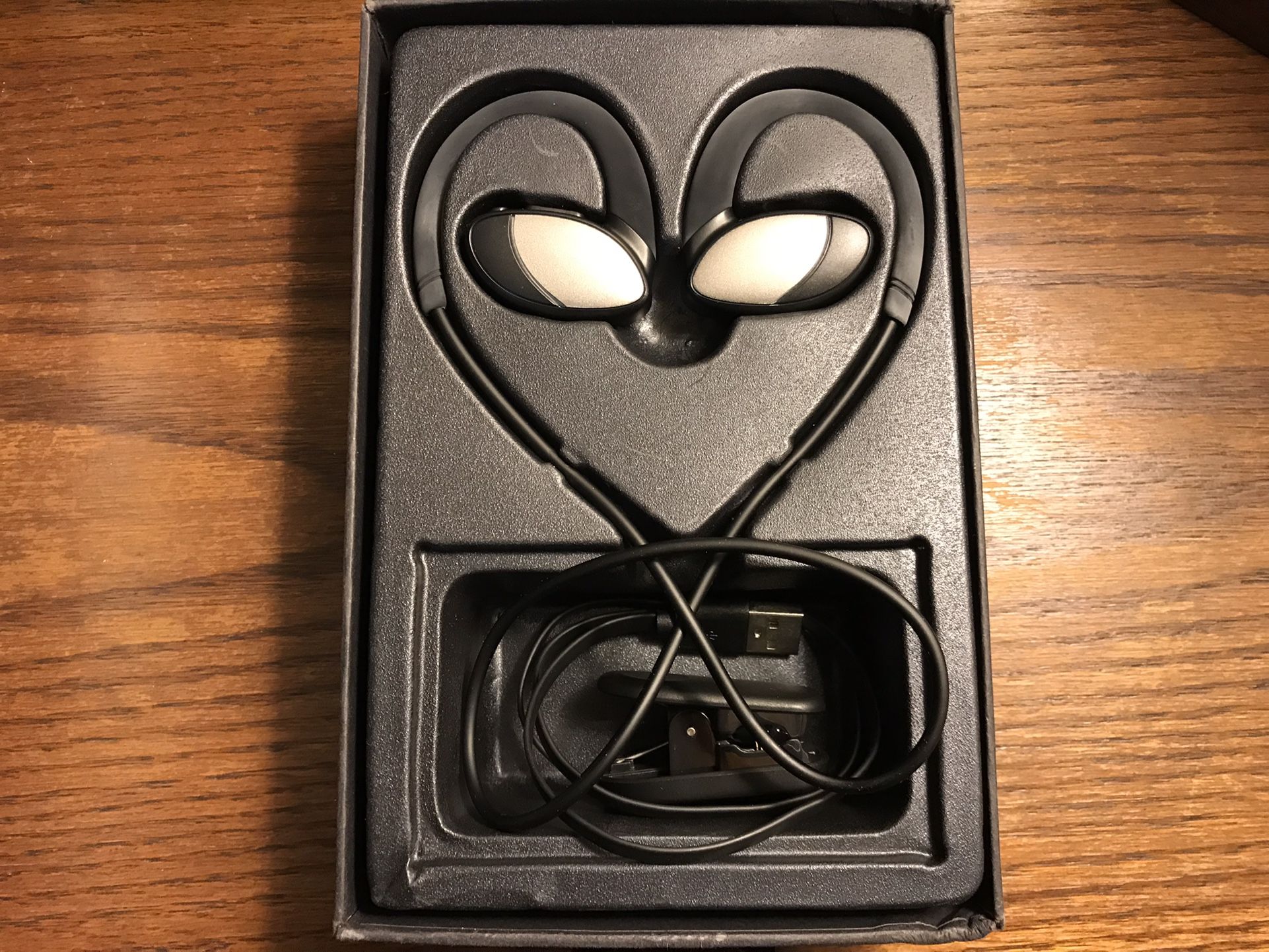 HEAVY BASS IN-EAR DESIGN WIRELESS HEADSET