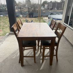 Mesa De Madera Con 5 Silas