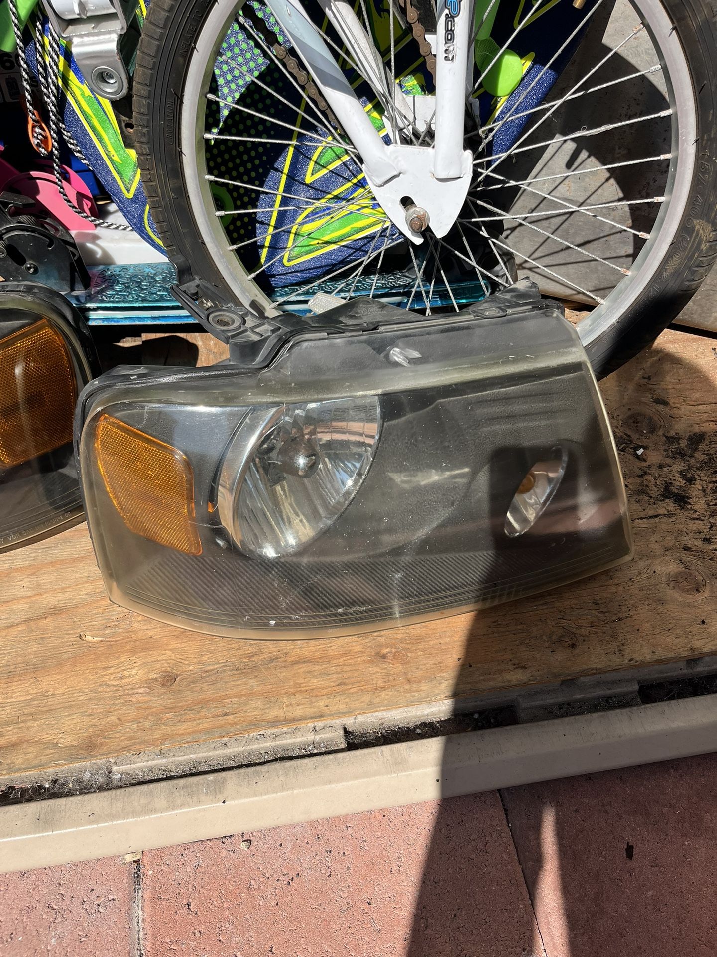 2004 Ford F 150 Headlight