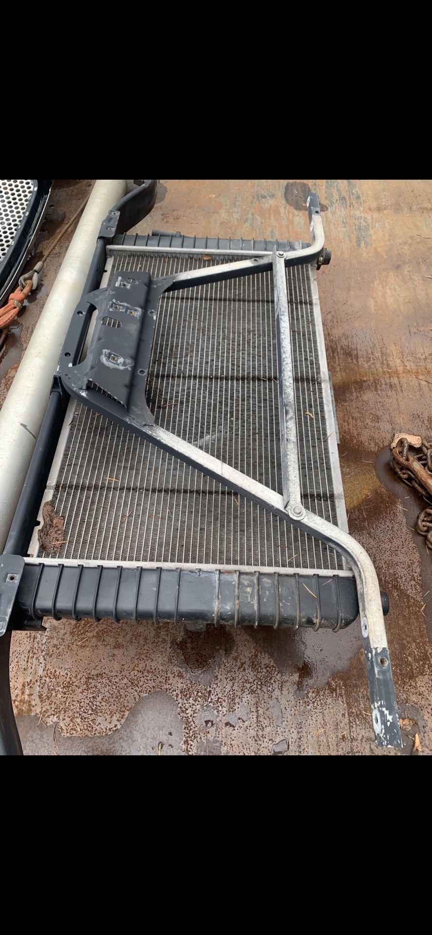 2004  Chevy Silverado Radiator And Radiator Support 