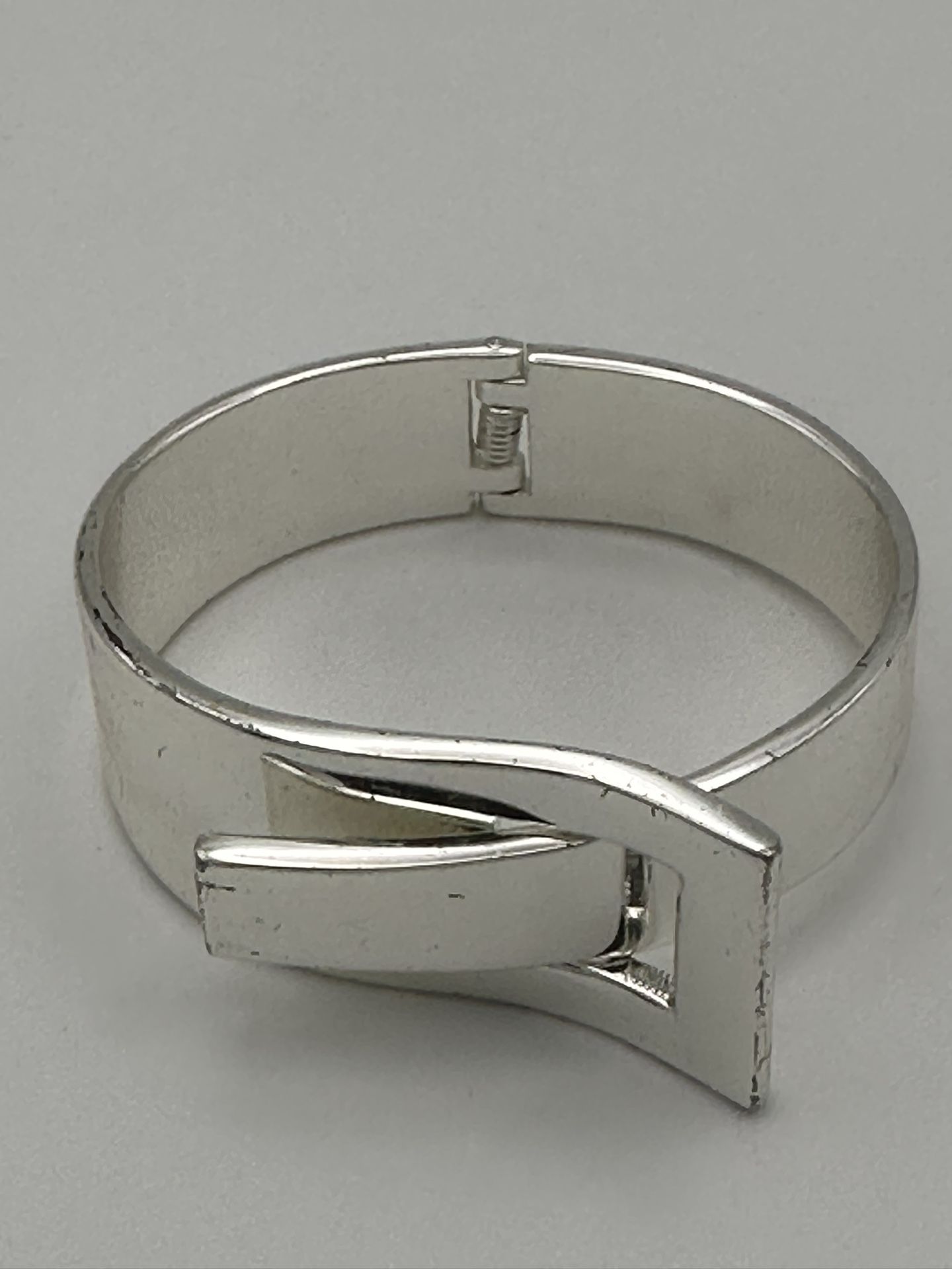 Bright Silver Tone Buckle Bracelet SoHo 6 1/2 Good Condition