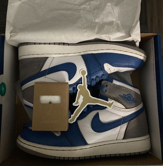 AIR JORDAN 1 KIDS SIZE 4Y TRUE BLUE