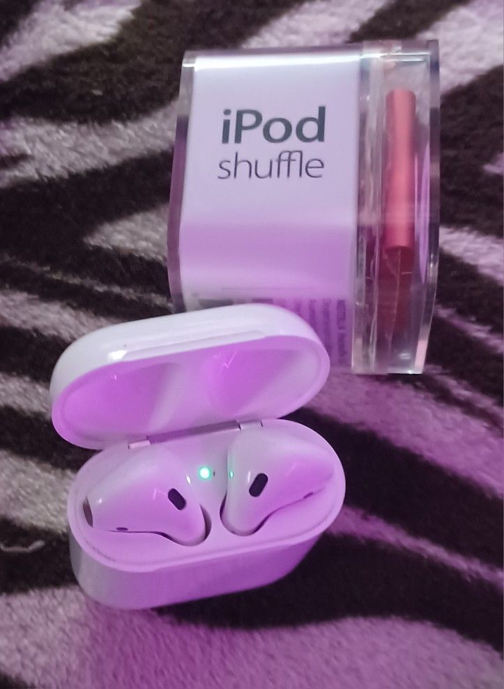 Apple Airbuds & Apple Ipod Shuffle