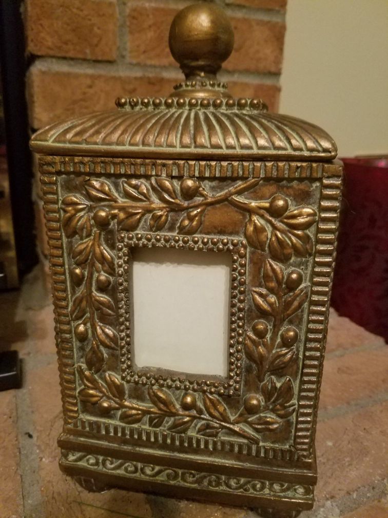 Unique decorative box with two pictures inserts