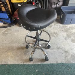 Lift Up Roller Chair