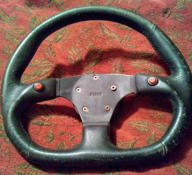 Racing steering wheel