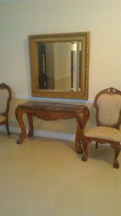 Table with 2 chairs accent