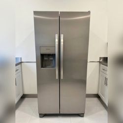 Frigidaire 22 Cu. Ft. 33" Standard-Depth Side-by - Good - Orlando, FL
