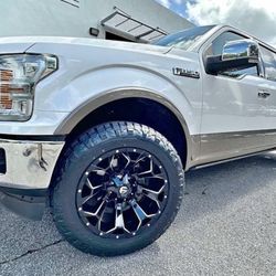 Set 20x9 Assault Tires 275/60R20 Nitto Ridge Grappler , Ford F150