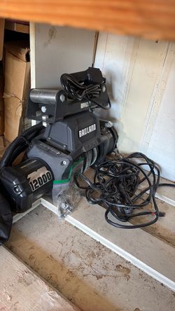 Winch badland 12,000 practically new used once