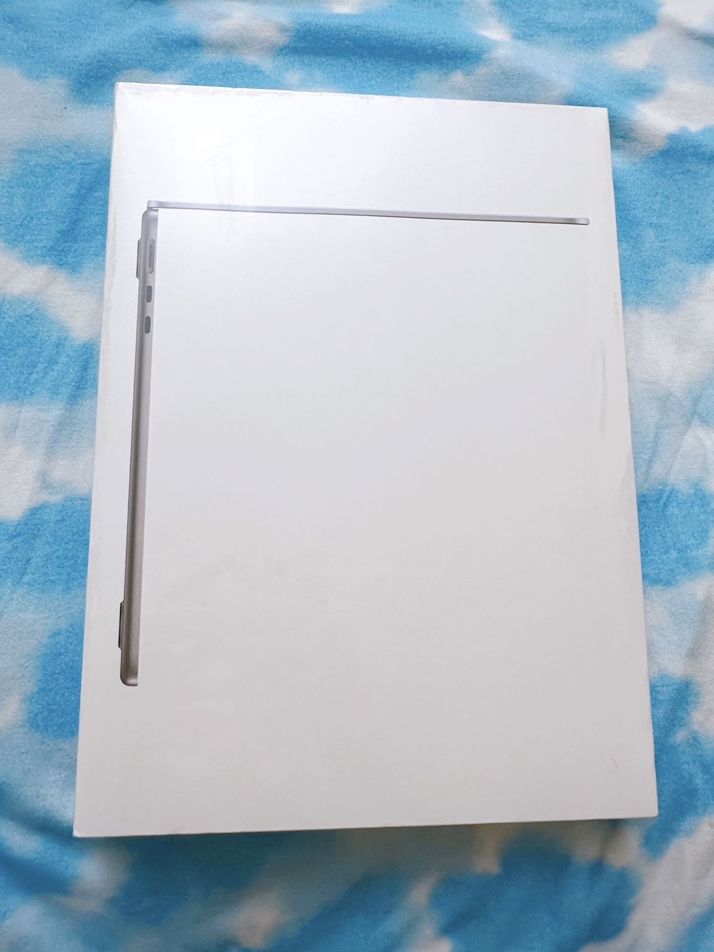 ( SEALED ) M2 MacBook Air 13.6” • 1 Year Apple Warranty