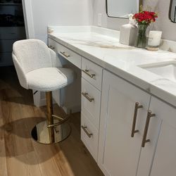 Adjustable Swivel Bar Stool