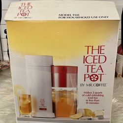 1990 New in Opened Box The Iced Tea Pot by Mr. Coffee