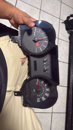 2005 to 2009 ford mustang dash cluster