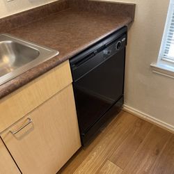 Fridge / Stove / Microwave  / Dishwasher 