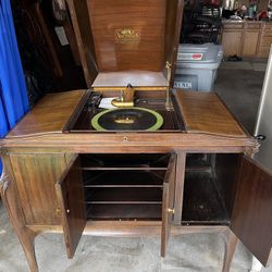 1920’s Victrola Victor Talking Machine