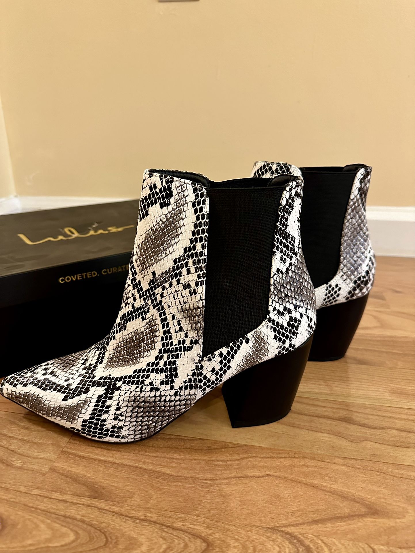 Black and White Snake Pointed Toe Ankle Booties Size 8.5 New  