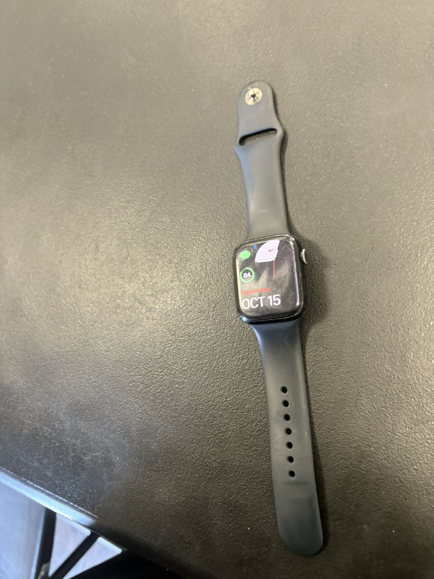 Apple Watch Series 7 45mm + UE Roll Speaker