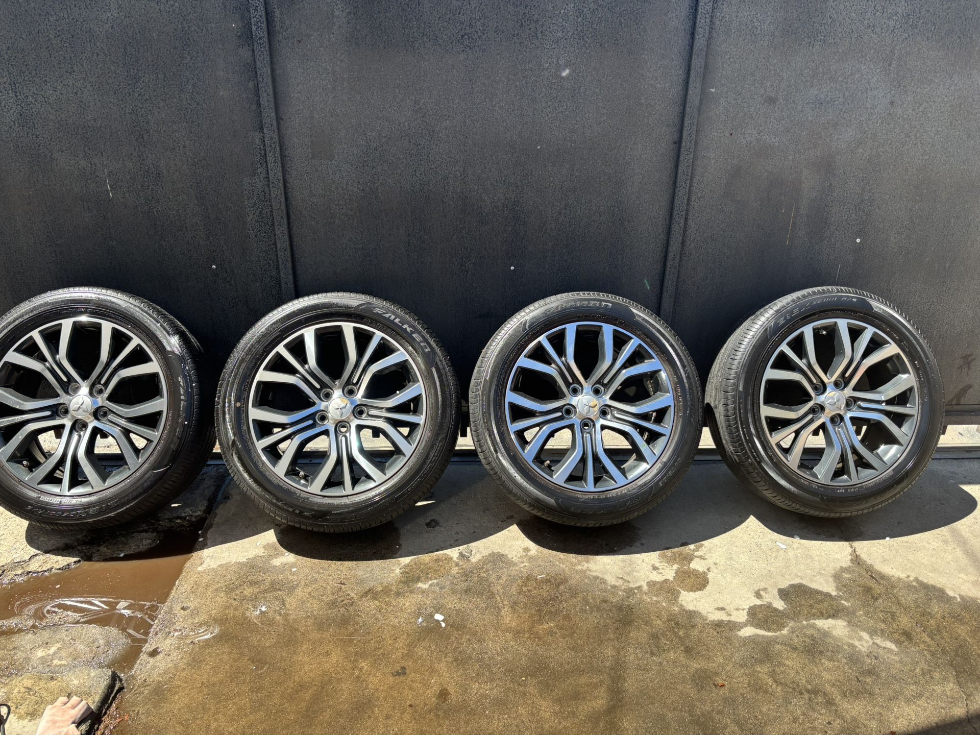 4 Mitsubishi Wheels With Tires 
