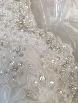 Wedding gown brand new, size 14, bling