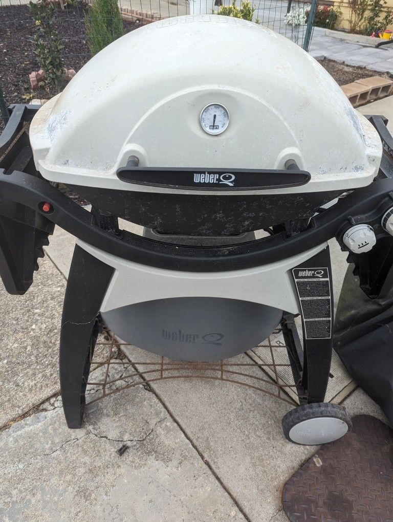 WEBER PROPANE BBQ GRILL LARGE 
