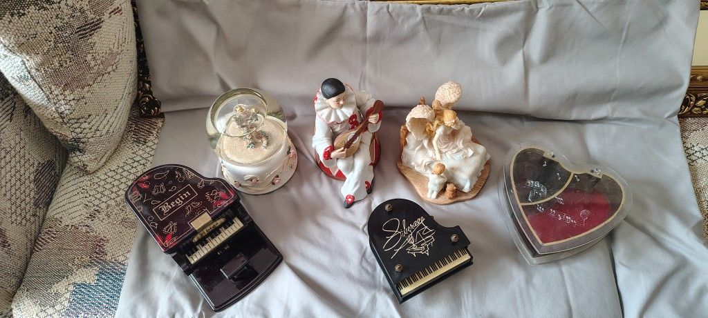 Vintage Music Boxes (wind up)