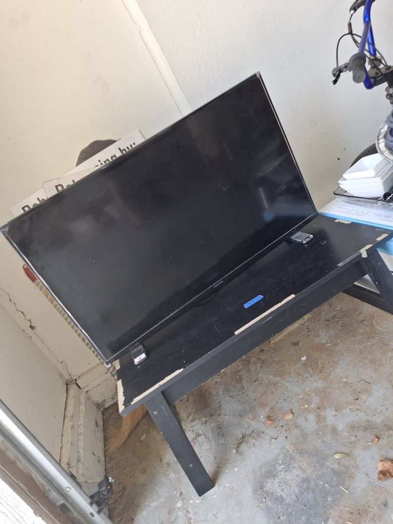 Used 46" Insignia TV